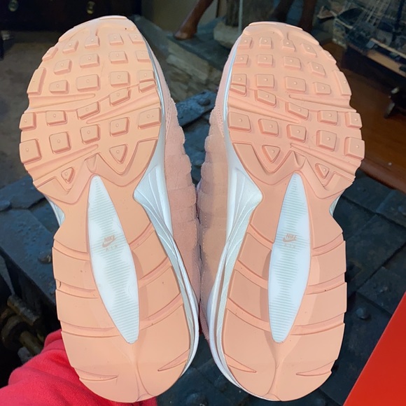 NEW❤️‍🔥In Box Nike Air Max 95 PE Coral Stardust (GS) - Picture 6 of 6